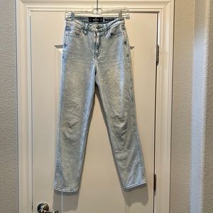 HOLLISTER ULTRA HIGH RISE MOM JEANS VINTAGE STRETCH 1R. Bundle2Save